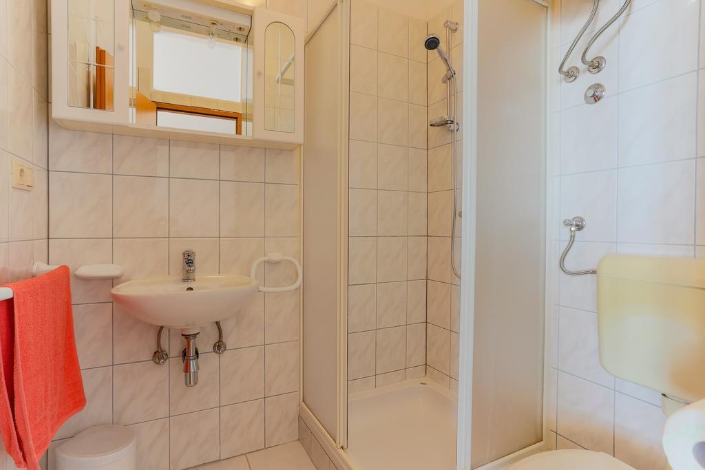Apartment Ema Podstrana Bilik gambar