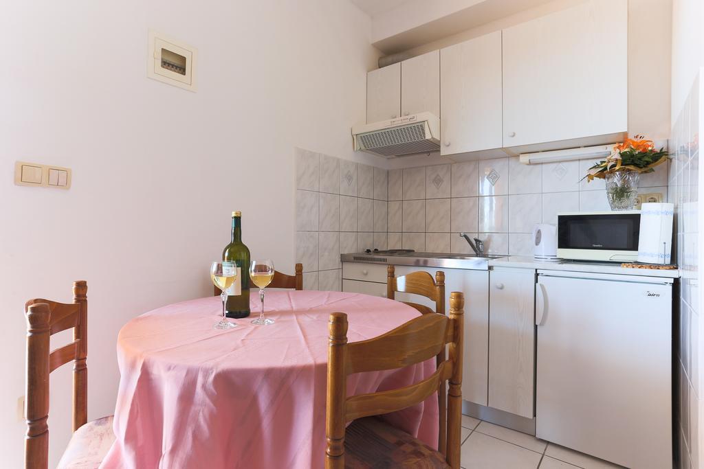 Apartment Ema Podstrana Bilik gambar